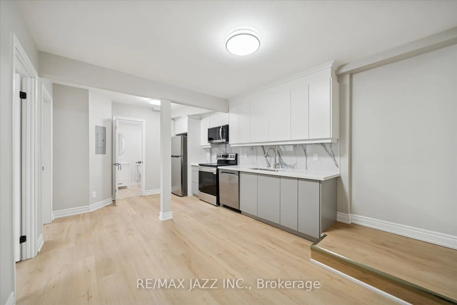 Photo 8 of Unit 105, 251 Simcoe Street S, Oshawa, Central — HOMEH