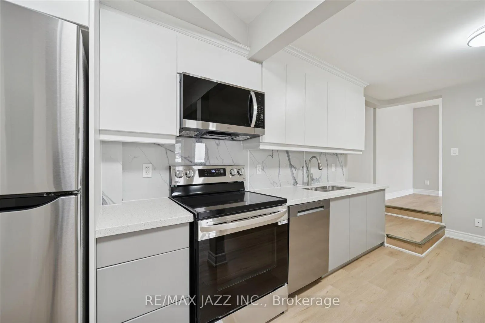 Photo 10 of Unit 105, 251 Simcoe Street S, Oshawa, Central — HOMEH