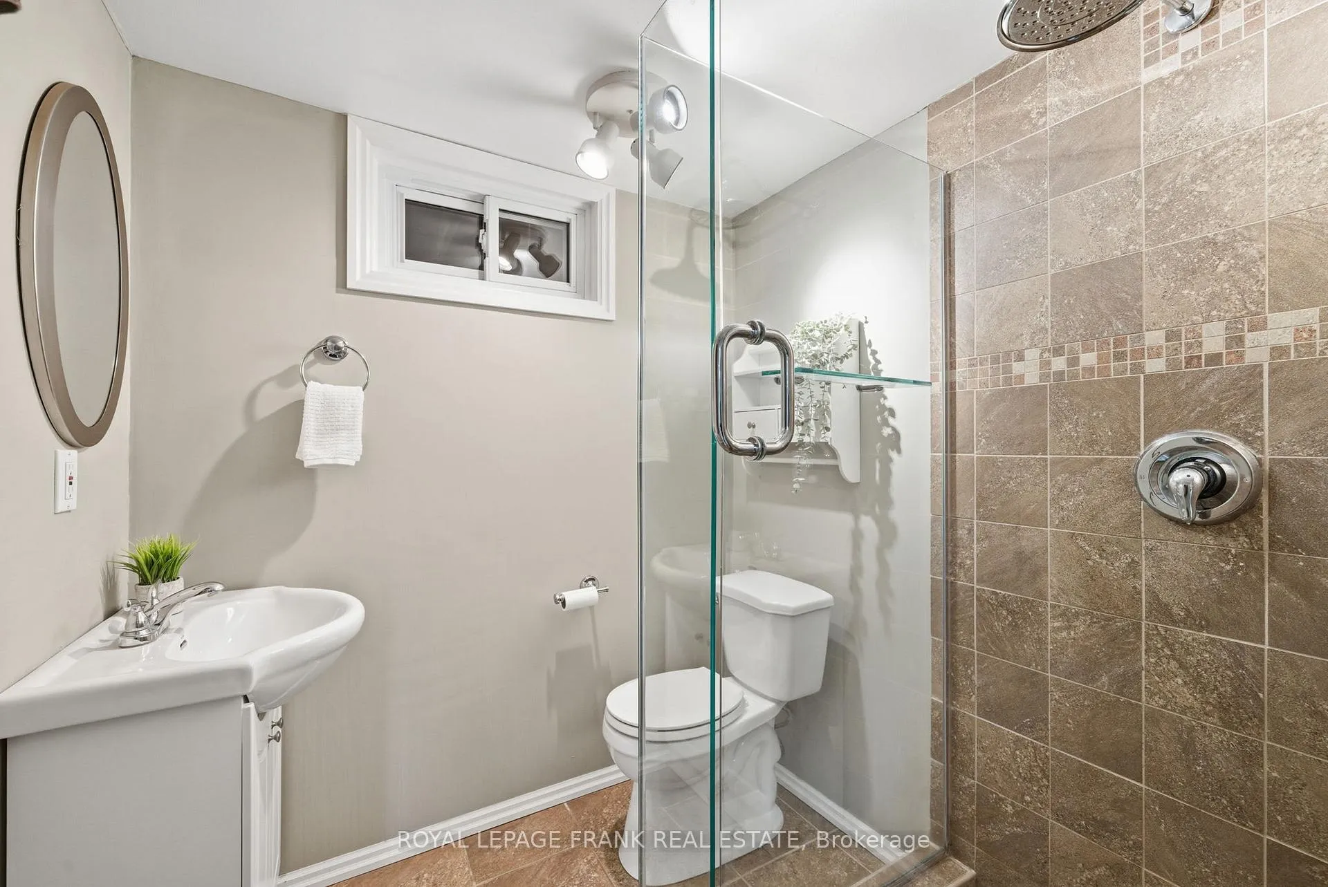 Photo 31 of 1143 Windermere Avenue, Oshawa, Donevan — HOMEH