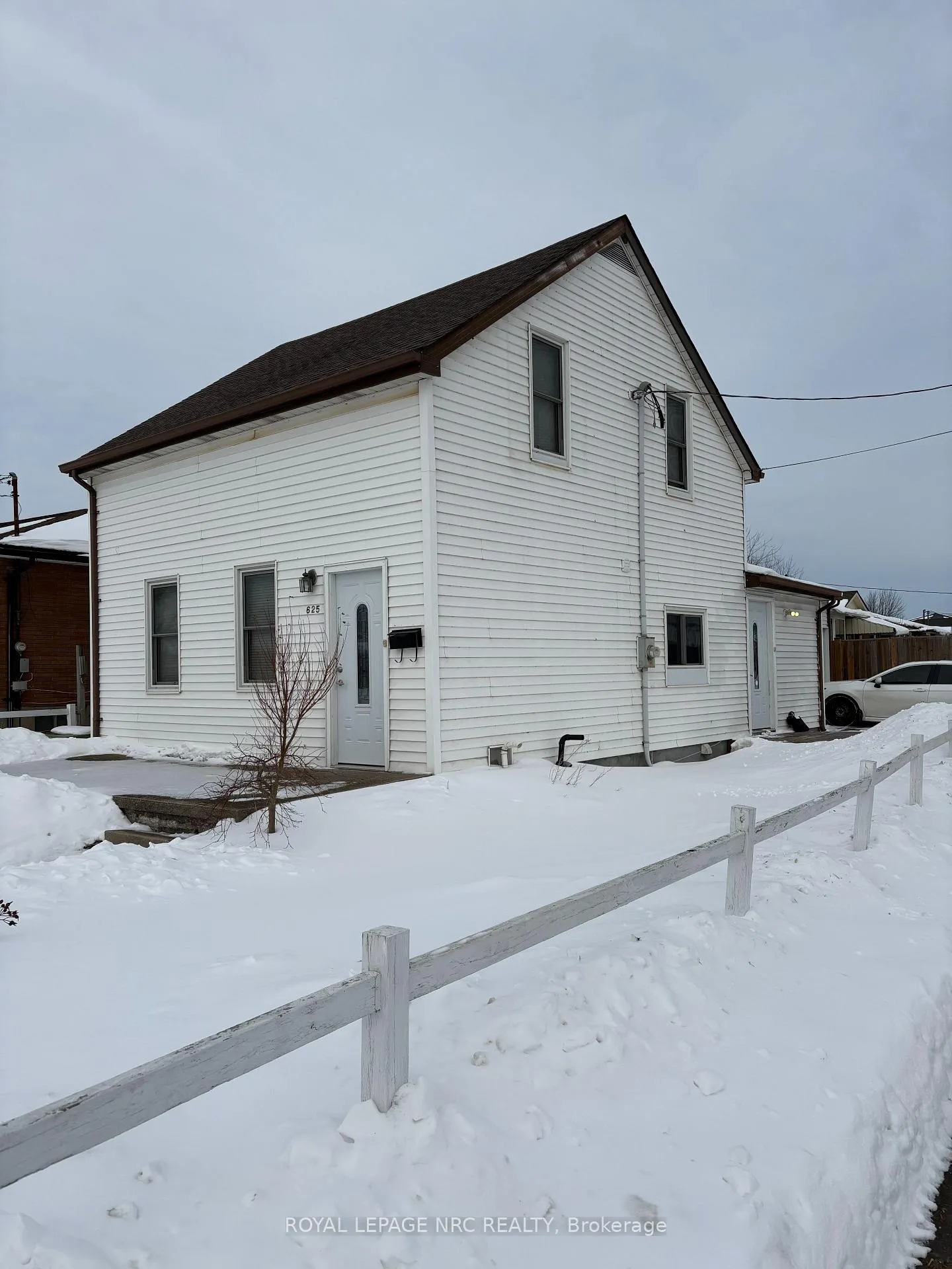 Photo 1 of 625 Lincoln Street, Welland, Lincoln/Crowland — HOMEH
