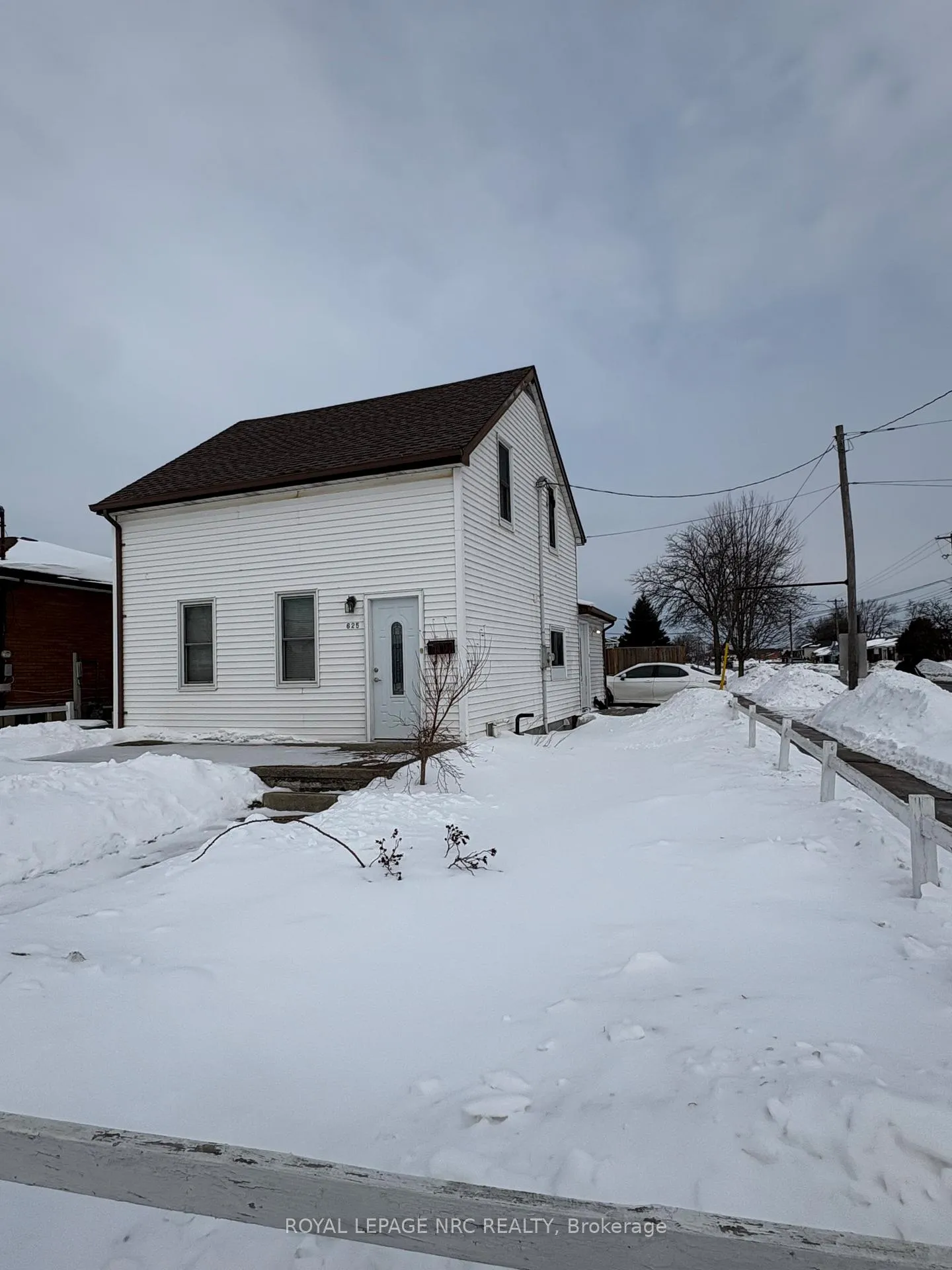 Photo 2 of 625 Lincoln Street, Welland, Lincoln/Crowland — HOMEH