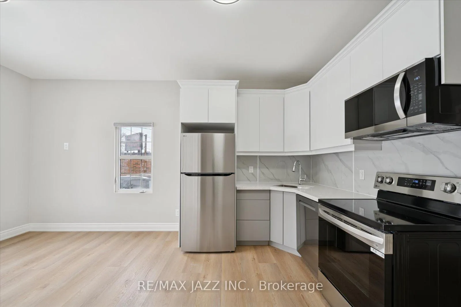 Photo 6 of Unit 102, 251 Simcoe Street S, Oshawa, Central — HOMEH