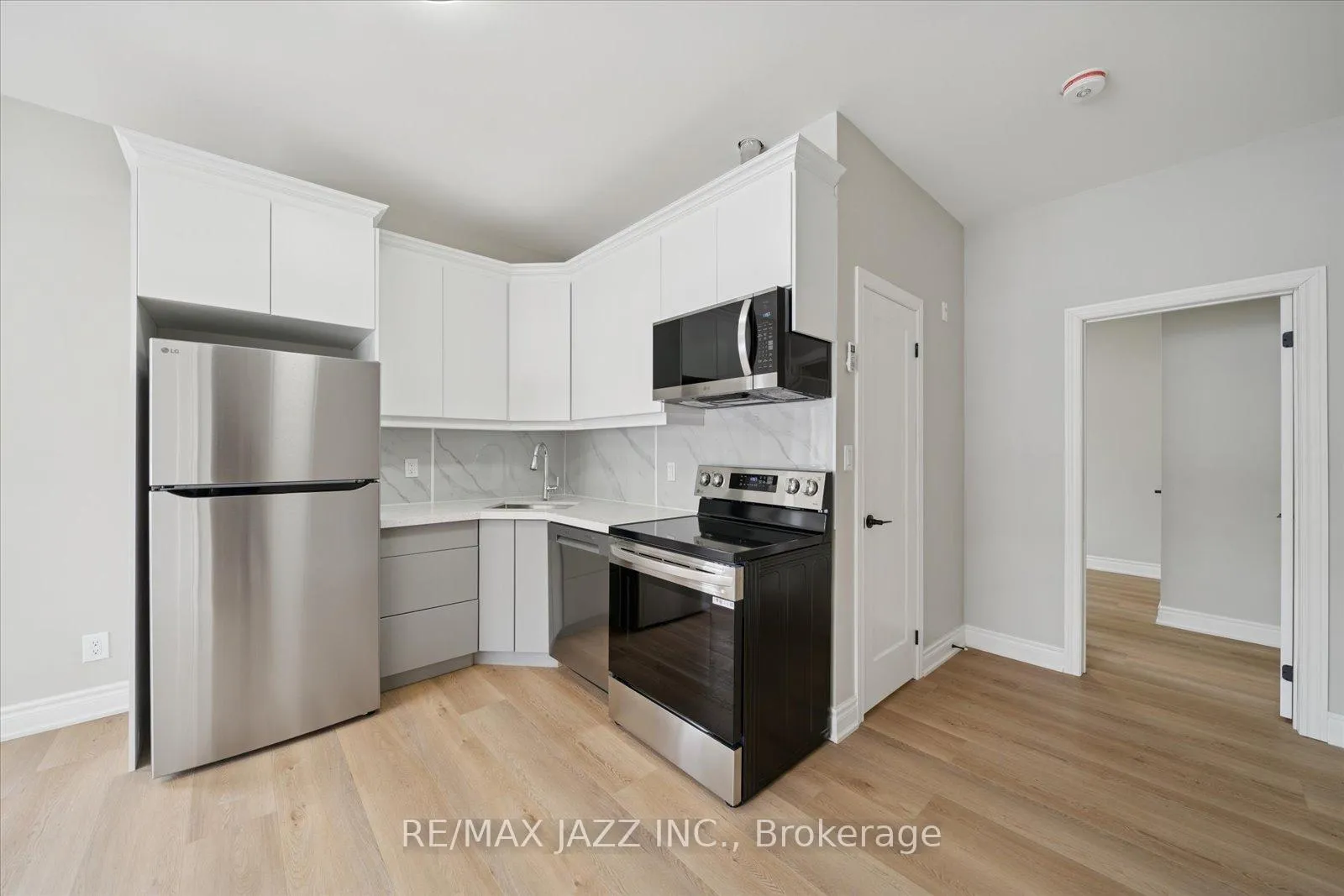 Photo 7 of Unit 102, 251 Simcoe Street S, Oshawa, Central — HOMEH