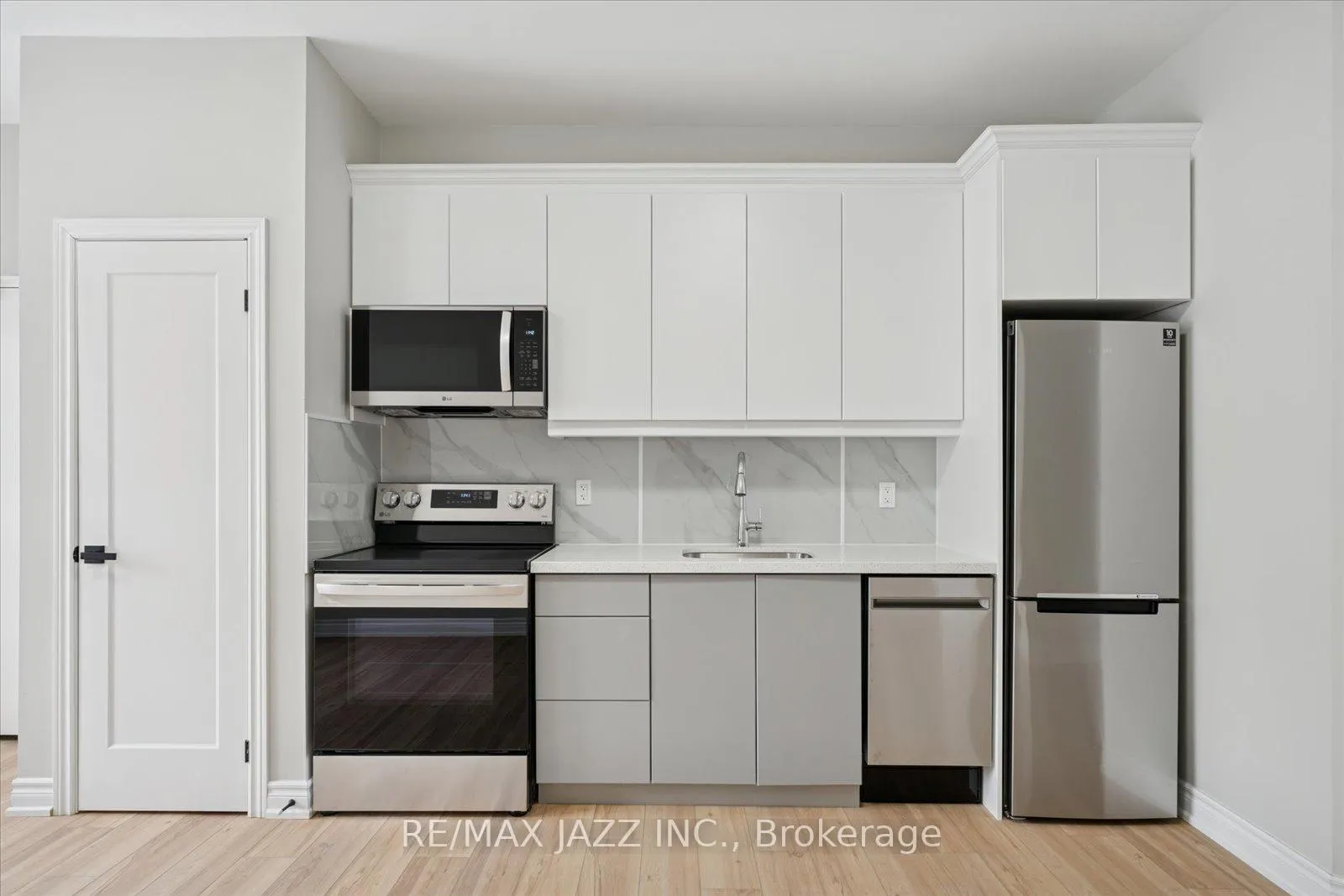Photo 8 of Unit 101, 251 Simcoe Street S, Oshawa, Central — HOMEH