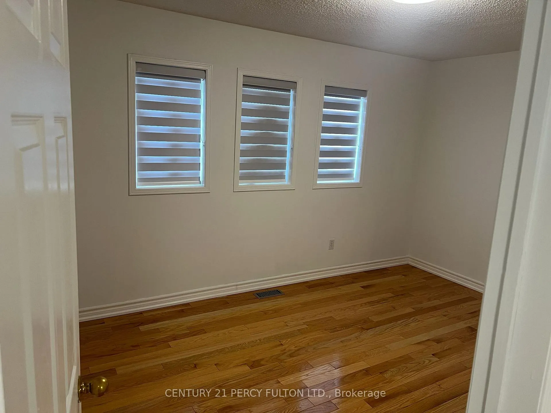Photo 14 of 10 Brooking Street W, Clarington, Bowmanville — HOMEH