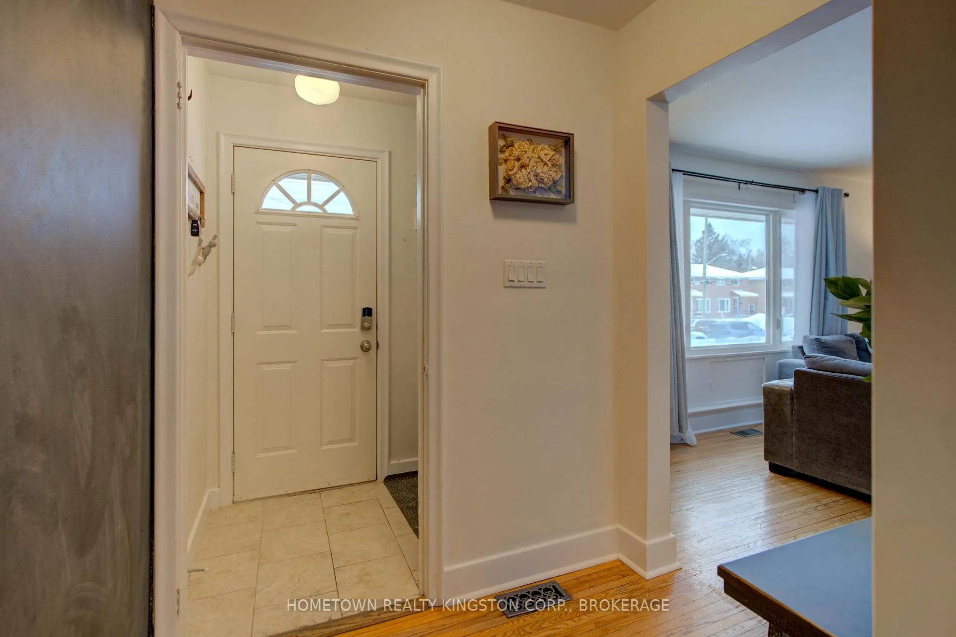 Photo 4 of 977 Portsmouth Avenue, Kingston, West of Sir John A. Blvd — HOMEH