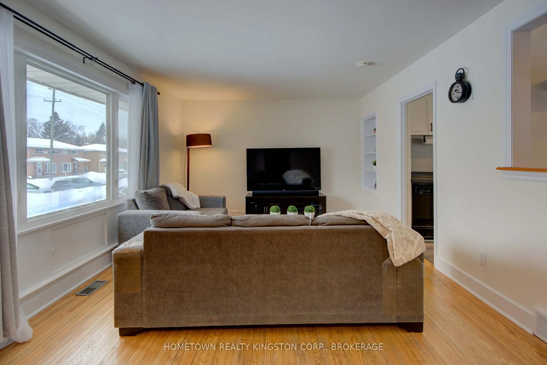 Photo 5 of 977 Portsmouth Avenue, Kingston, West of Sir John A. Blvd — HOMEH