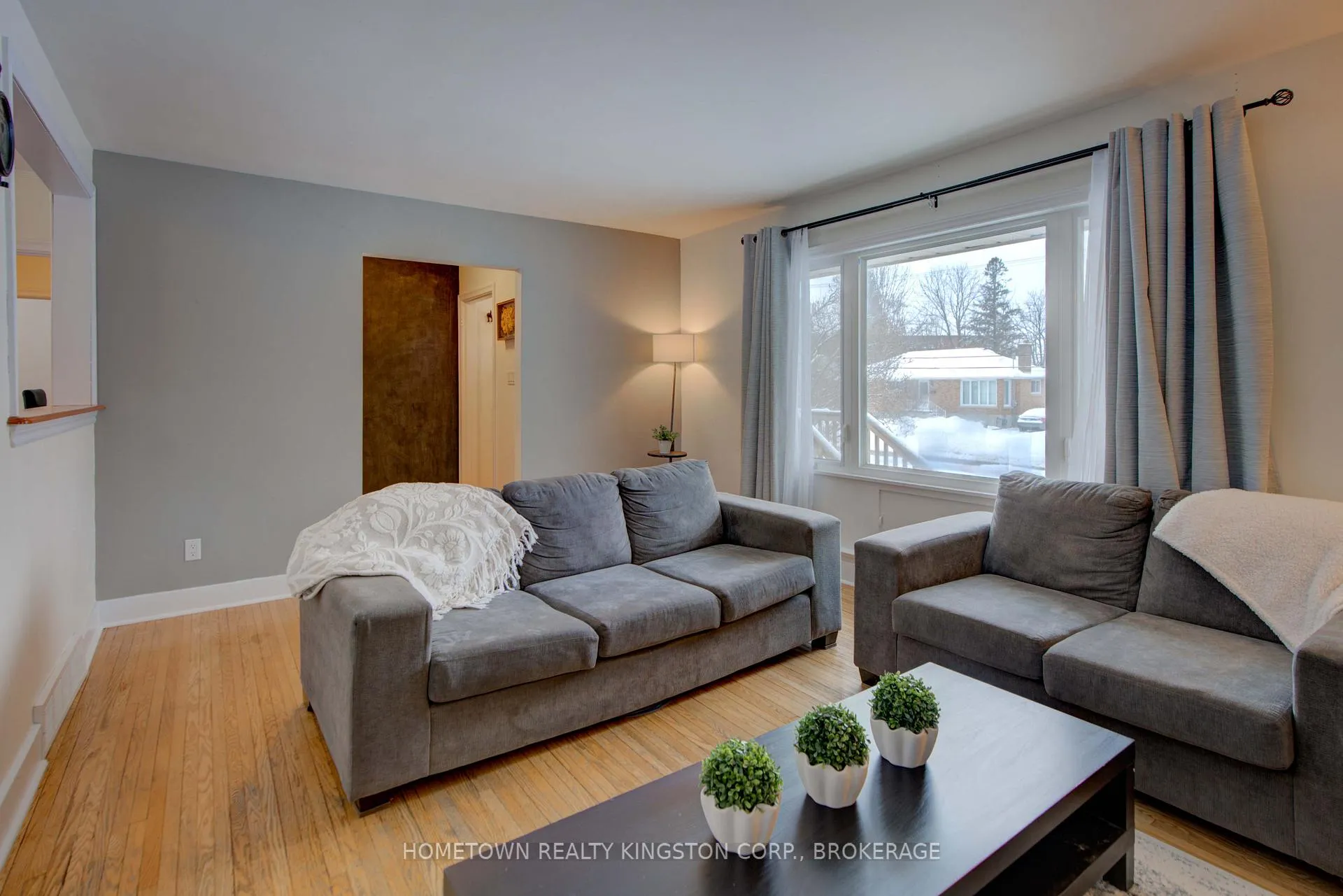 Photo 7 of 977 Portsmouth Avenue, Kingston, West of Sir John A. Blvd — HOMEH