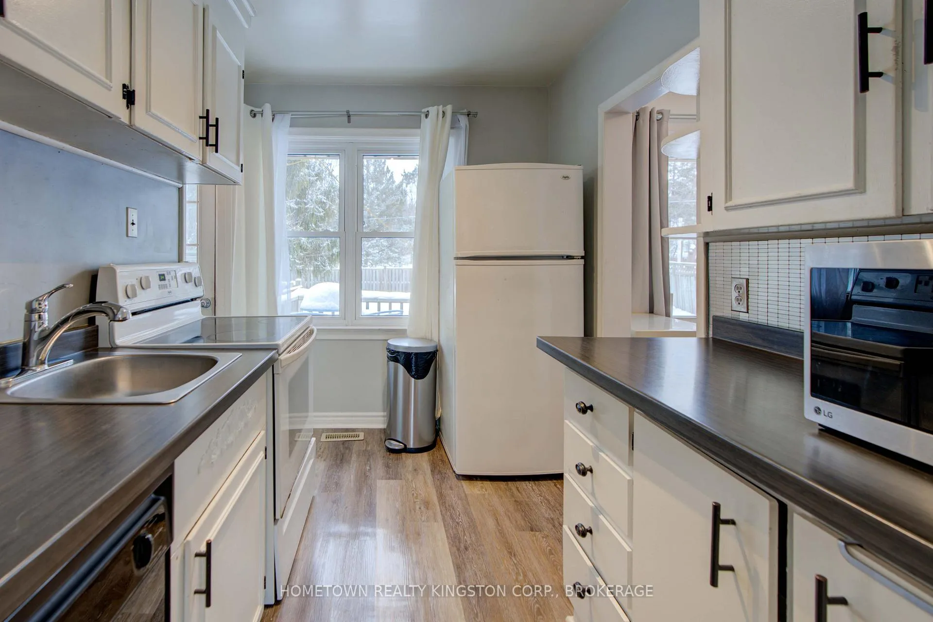 Photo 8 of 977 Portsmouth Avenue, Kingston, West of Sir John A. Blvd — HOMEH