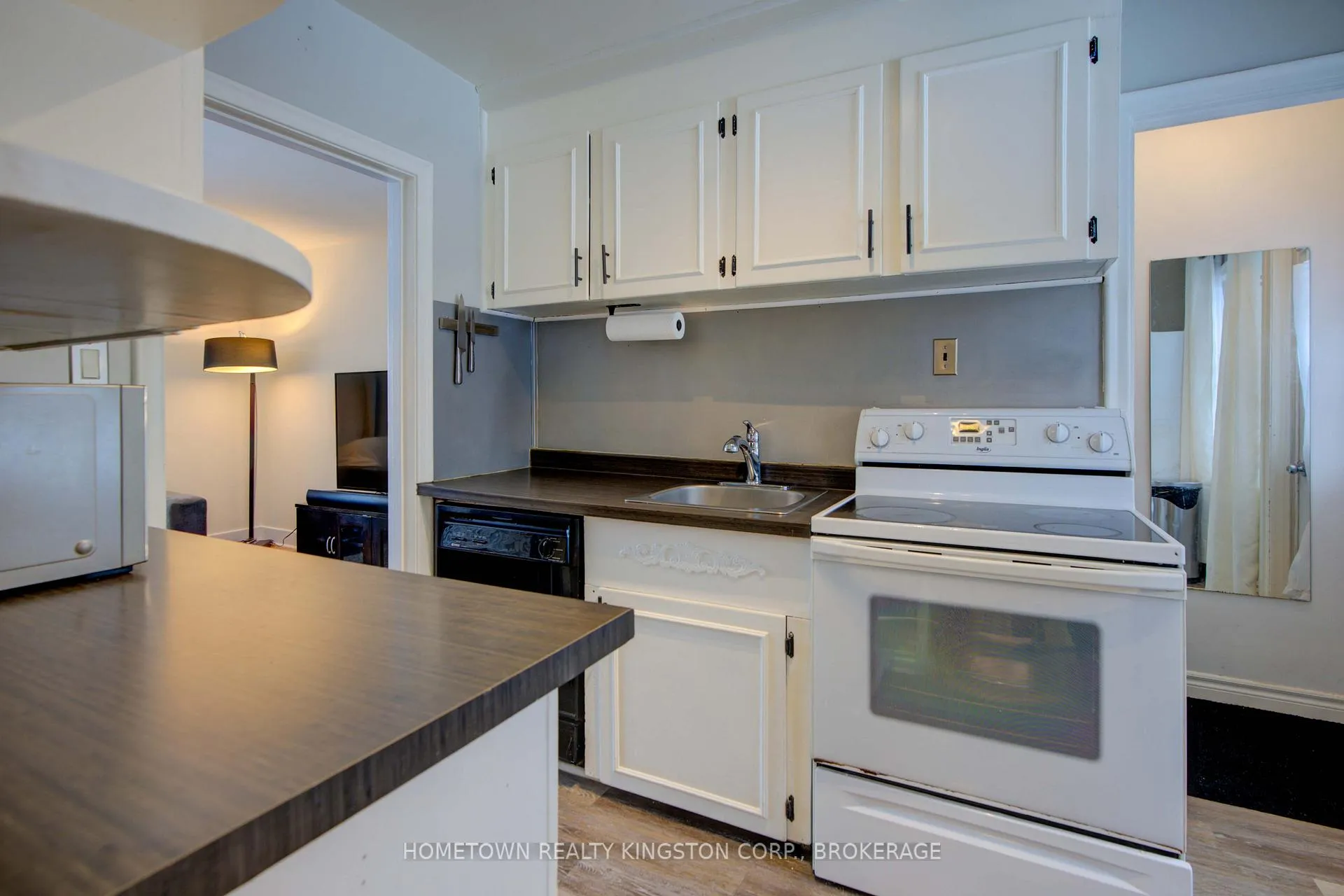 Photo 10 of 977 Portsmouth Avenue, Kingston, West of Sir John A. Blvd — HOMEH
