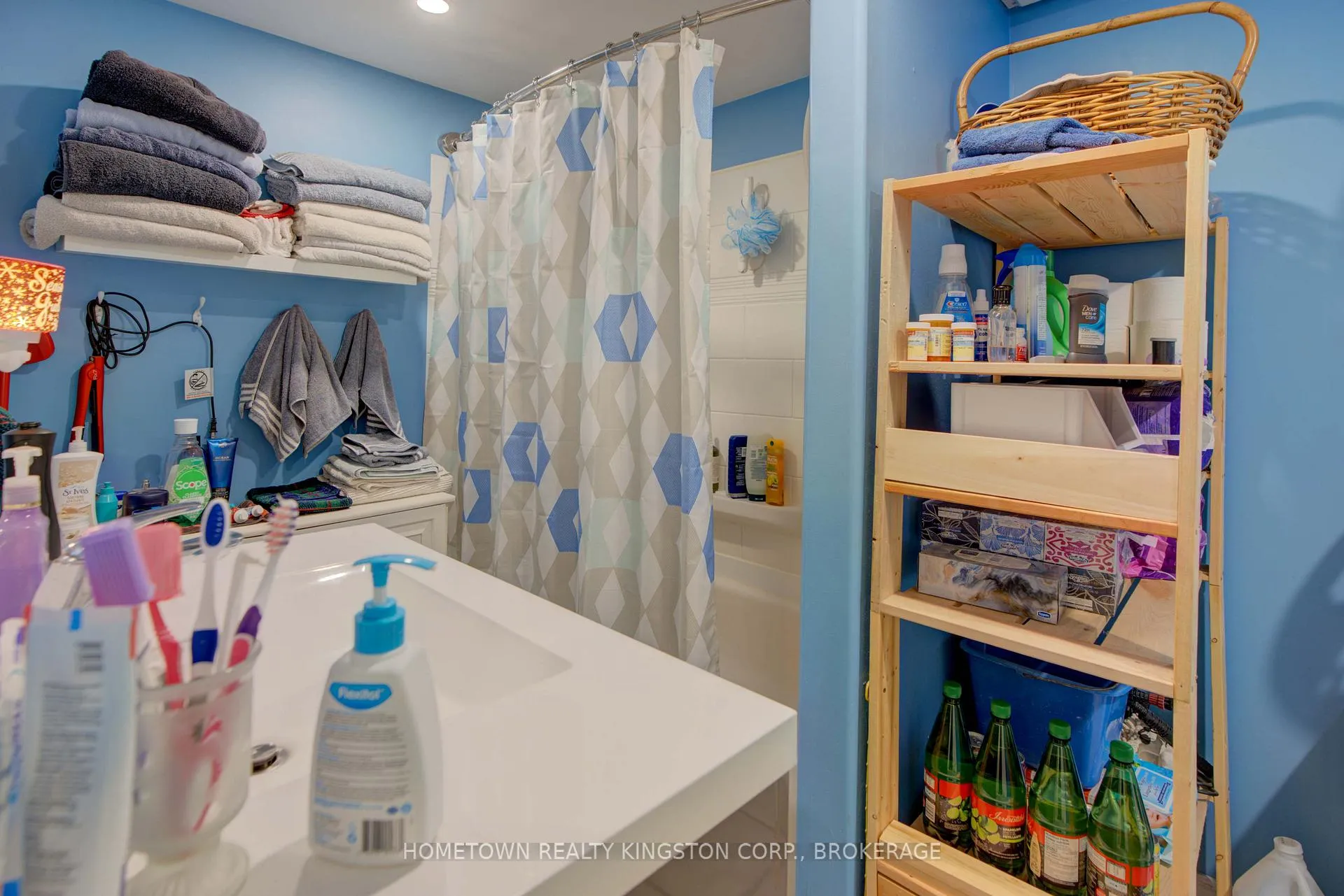 Photo 21 of 977 Portsmouth Avenue, Kingston, West of Sir John A. Blvd — HOMEH