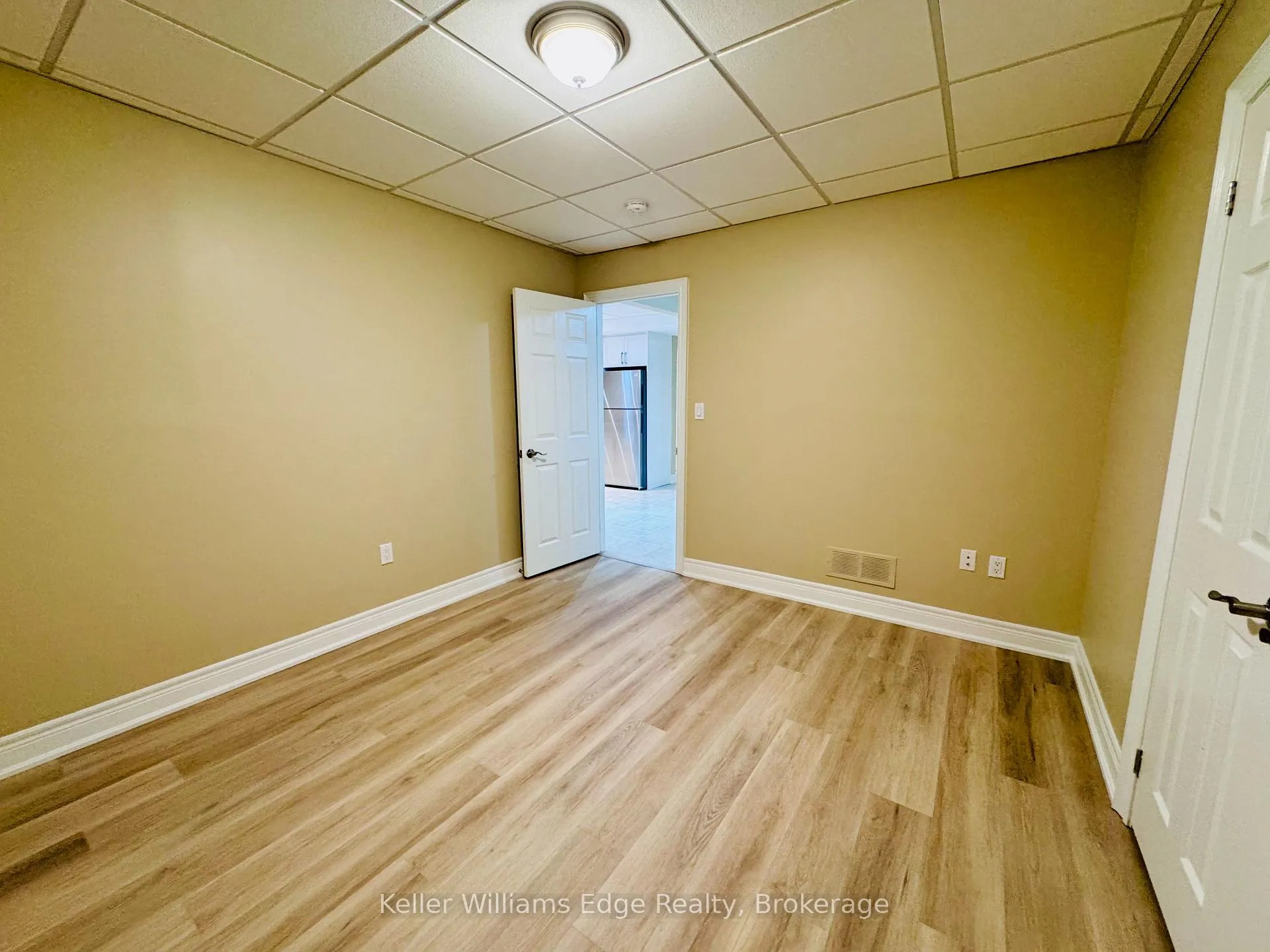 Photo 3 of Unit Lower, 8 Winthrop Place, Hamilton, Stoney Creek — HOMEH