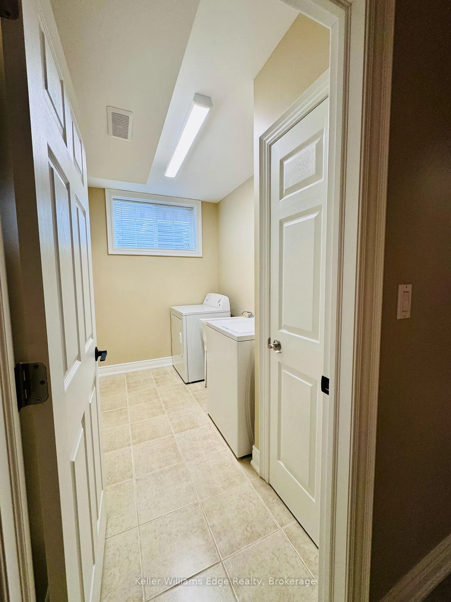 Photo 9 of Unit Lower, 8 Winthrop Place, Hamilton, Stoney Creek — HOMEH