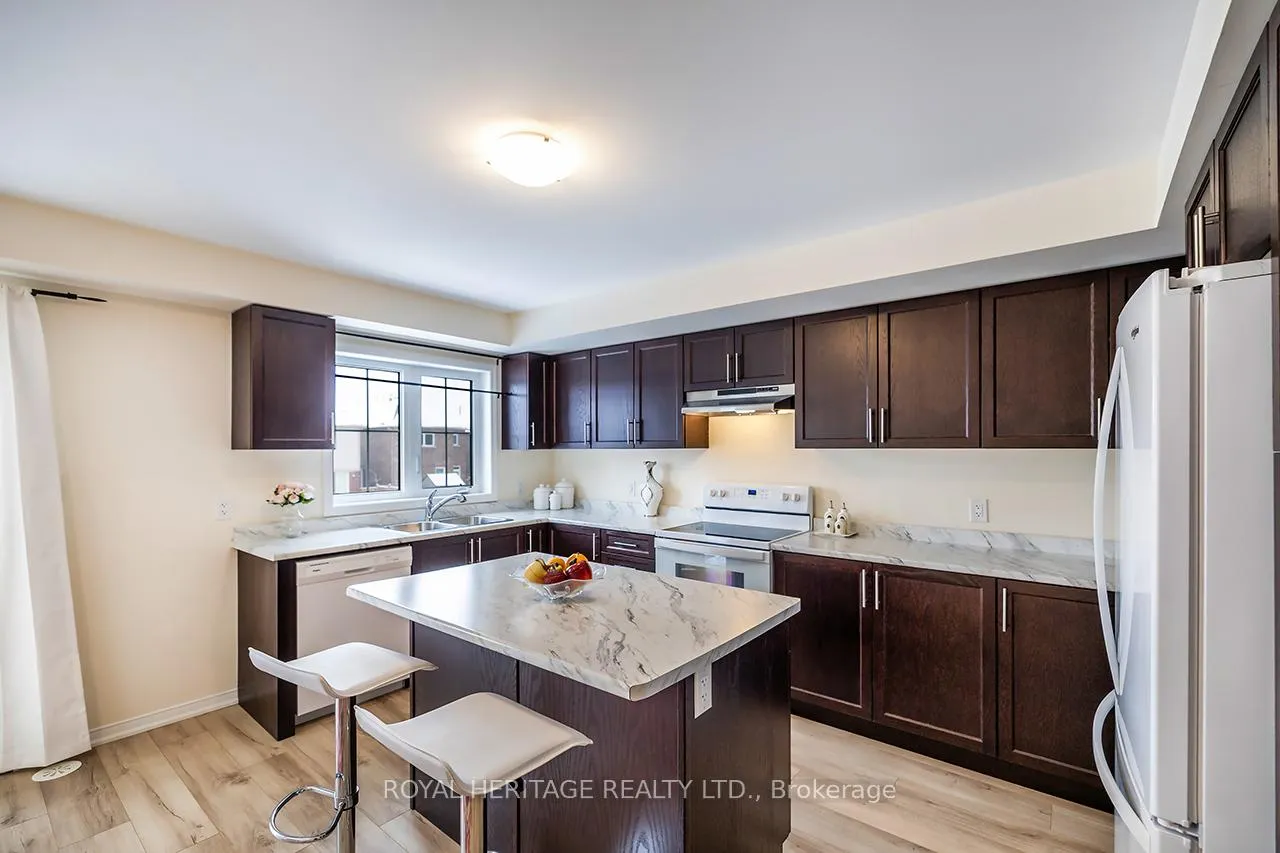 Photo 9 of 5 Loana Lane, Clarington, Bowmanville — HOMEH