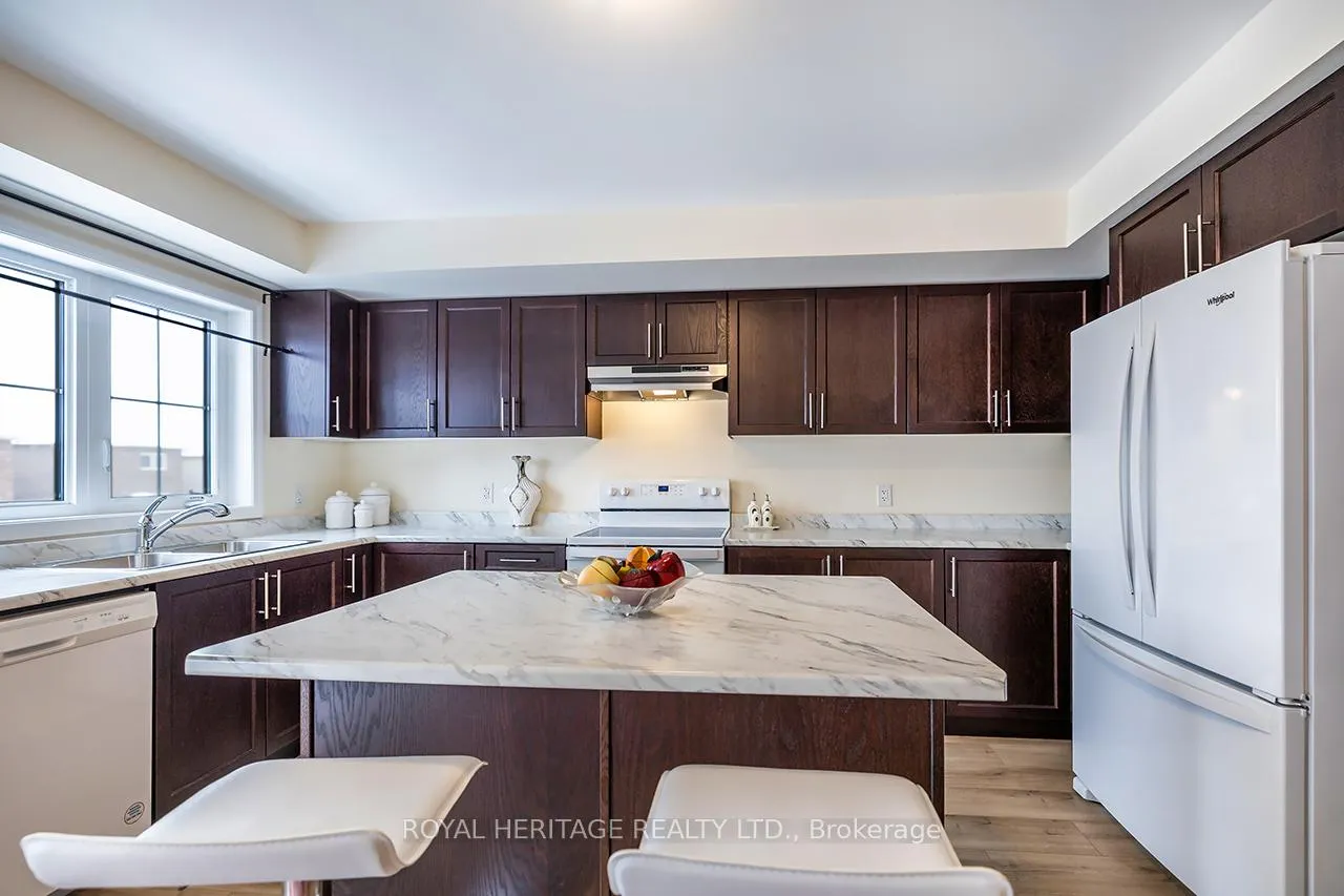Photo 12 of 5 Loana Lane, Clarington, Bowmanville — HOMEH