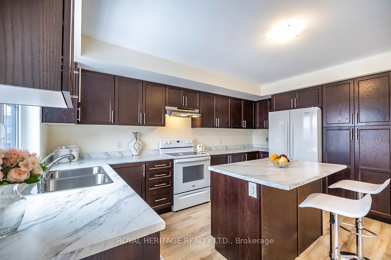 Photo 13 of 5 Loana Lane, Clarington, Bowmanville — HOMEH