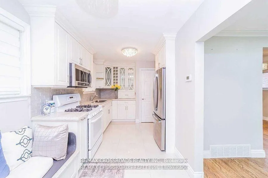Photo 4 of 3 Alanadale Avenue, Markham, Bullock — HOMEH