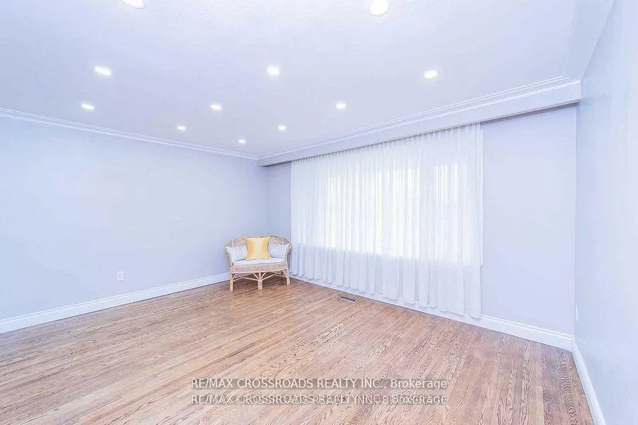 Photo 5 of 3 Alanadale Avenue, Markham, Bullock — HOMEH