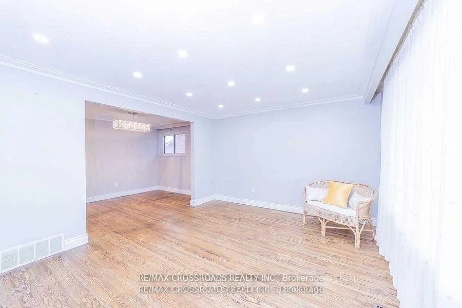 Photo 6 of 3 Alanadale Avenue, Markham, Bullock — HOMEH