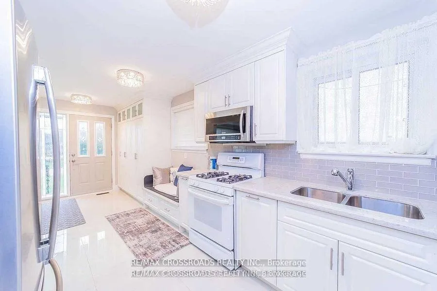 Photo 9 of 3 Alanadale Avenue, Markham, Bullock — HOMEH