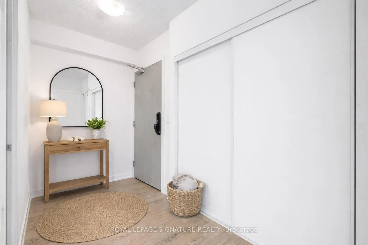 Photo 2 of Unit B404, 3200 Dakota Common, Burlington, Alton — HOMEH