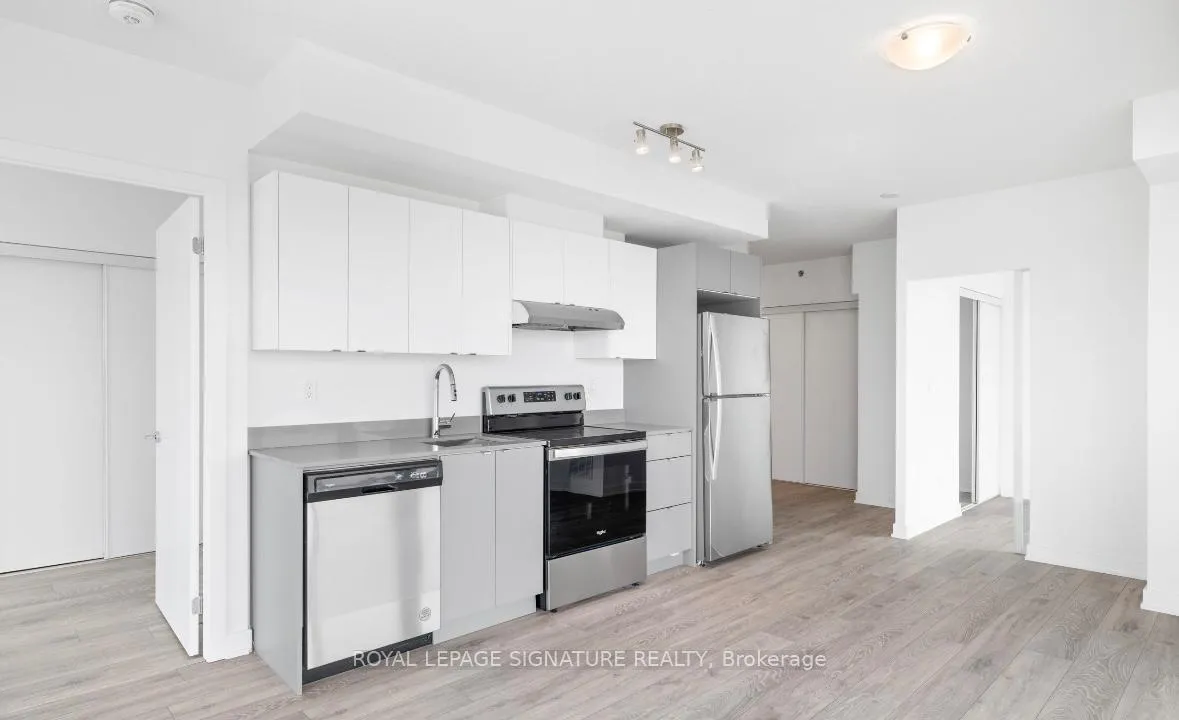 Photo 13 of Unit B404, 3200 Dakota Common, Burlington, Alton — HOMEH