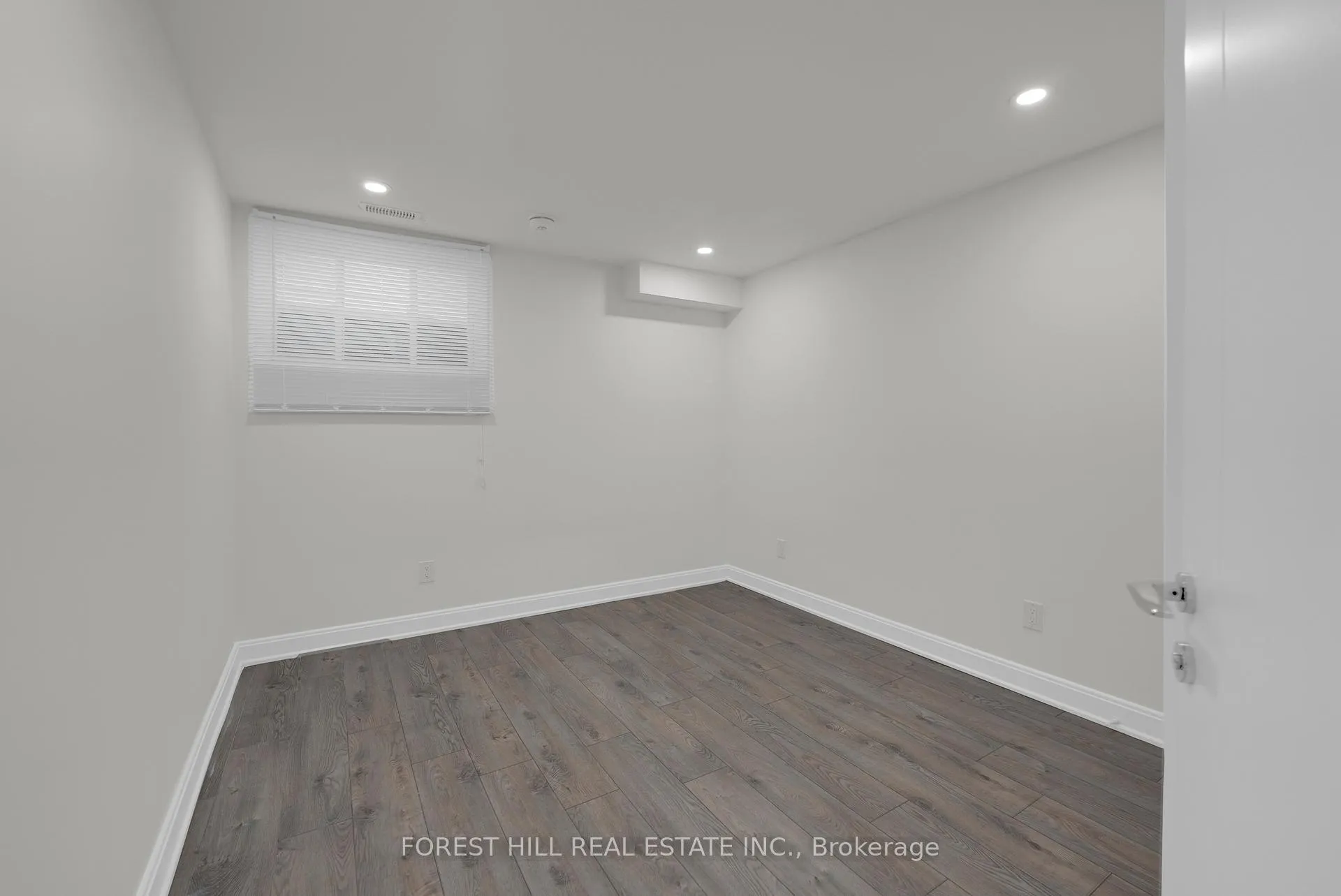 Photo 35 of 5515 Glenholme Avenue, Niagara Falls, Hospital — HOMEH