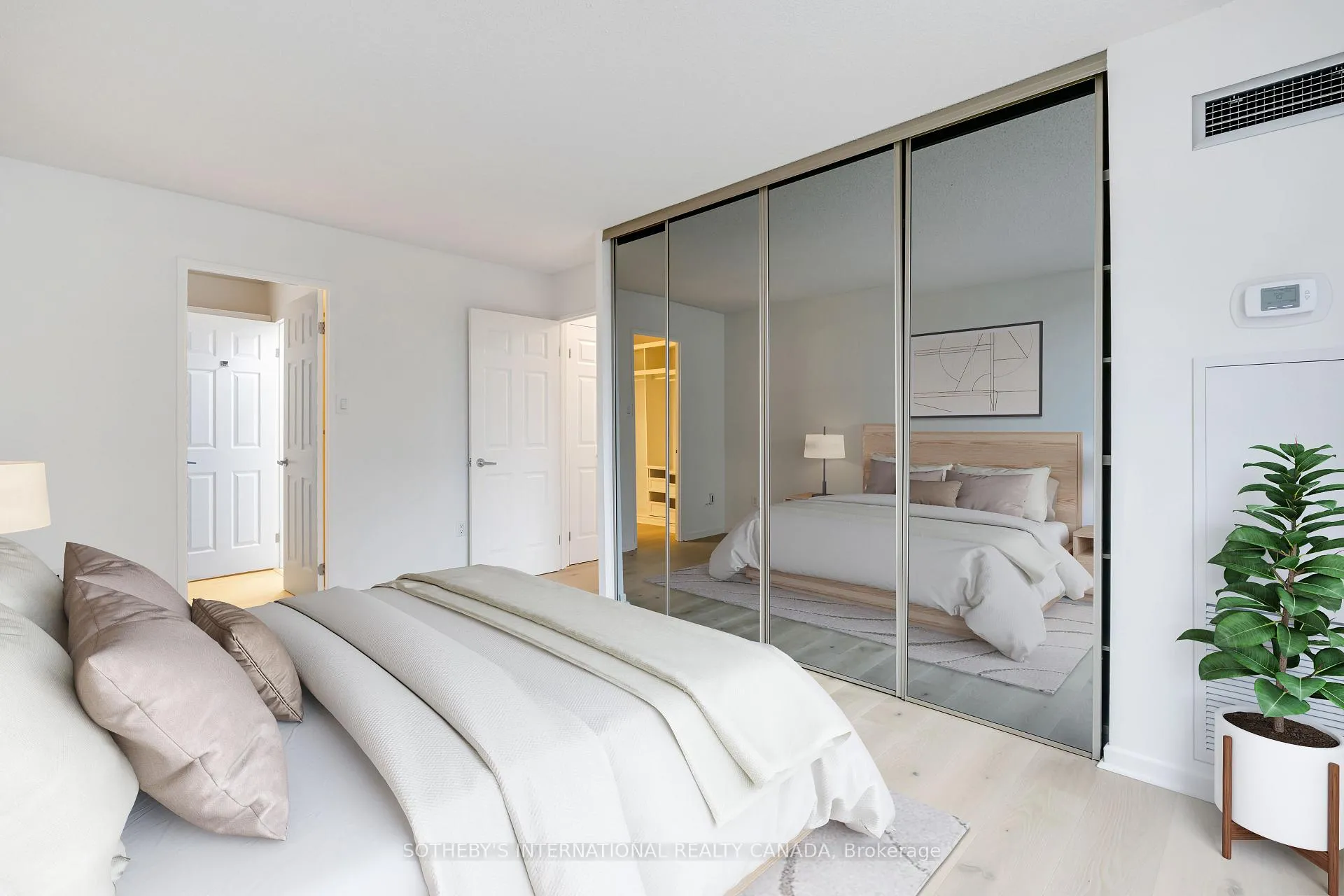 Photo 5 of Unit 503, 47 St Clair Avenue W, Toronto, Yonge-St. Clair — HOMEH