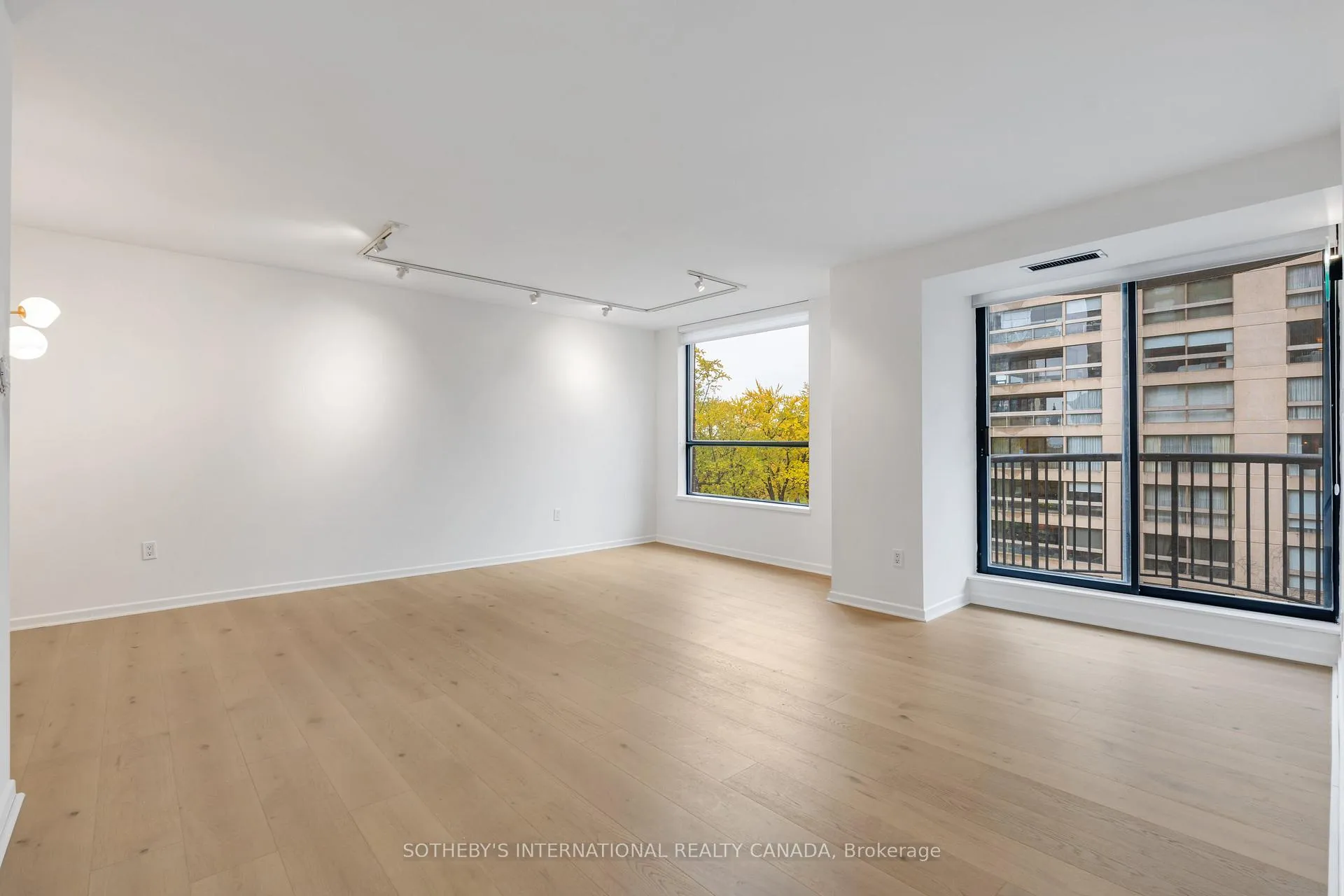 Photo 8 of Unit 503, 47 St Clair Avenue W, Toronto, Yonge-St. Clair — HOMEH
