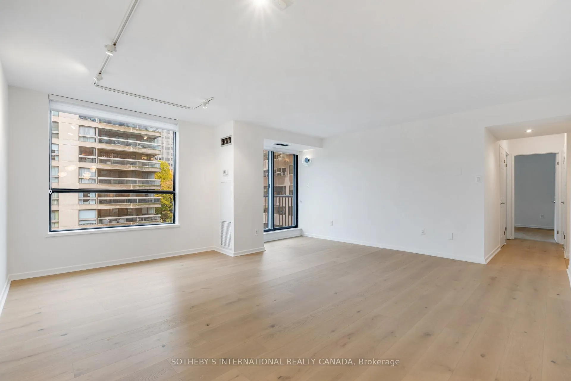 Photo 9 of Unit 503, 47 St Clair Avenue W, Toronto, Yonge-St. Clair — HOMEH