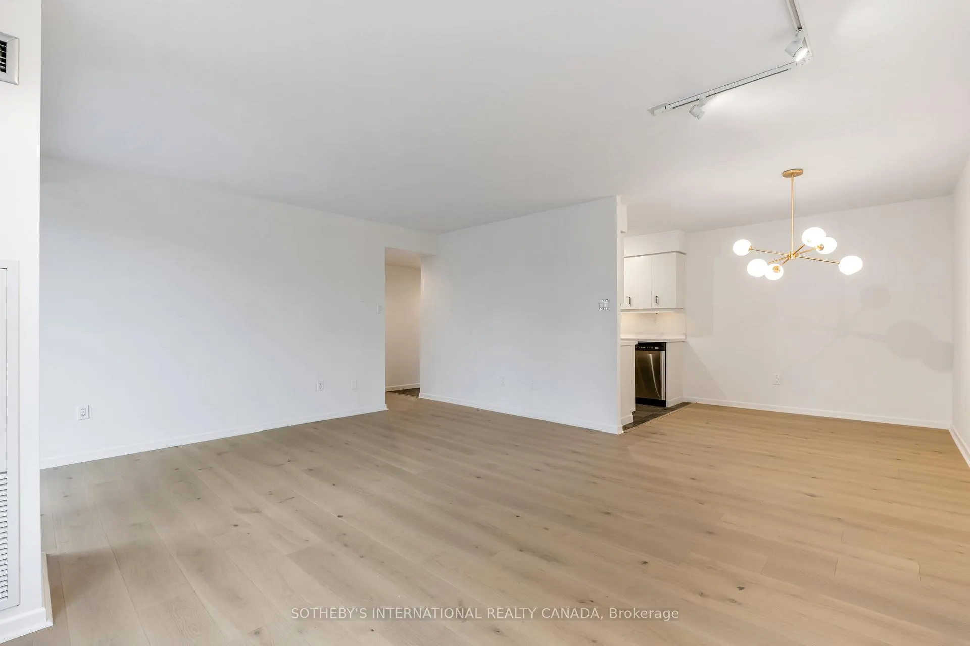 Photo 10 of Unit 503, 47 St Clair Avenue W, Toronto, Yonge-St. Clair — HOMEH