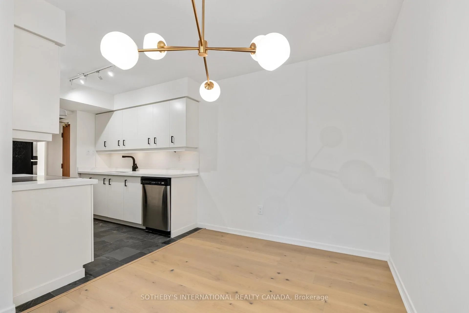 Photo 13 of Unit 503, 47 St Clair Avenue W, Toronto, Yonge-St. Clair — HOMEH