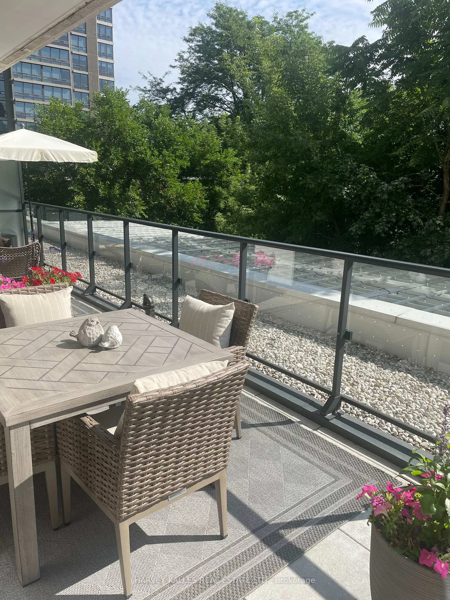 Photo 10 of Unit 203, 609 Avenue Road, Toronto, Yonge-St. Clair — HOMEH
