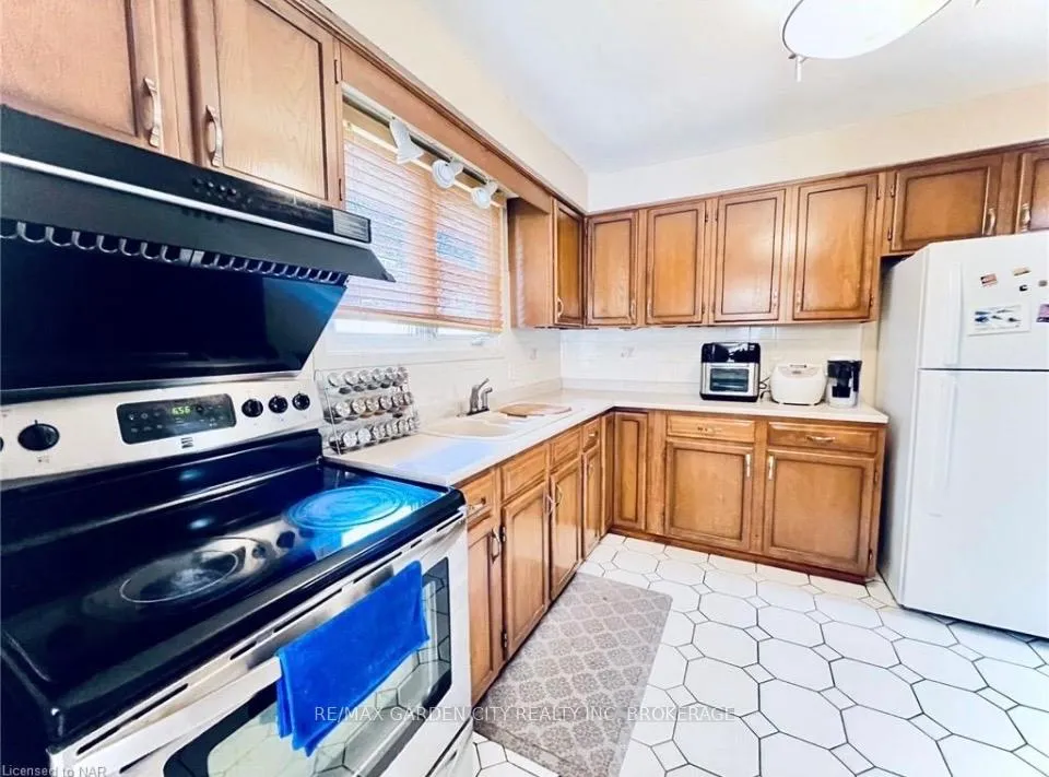 Photo 9 of 73 Lakeshore Road, St. Catharines, Lakeshore — HOMEH