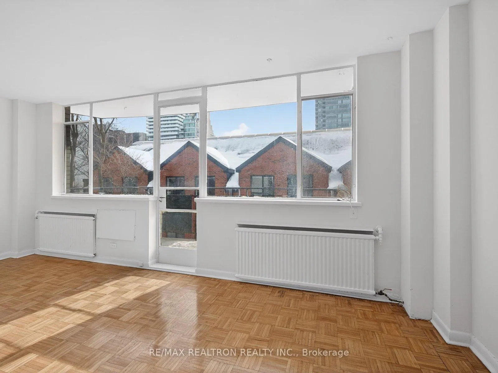 Photo 3 of Unit 406, 25 Bedford Road, Toronto, The Annex — HOMEH