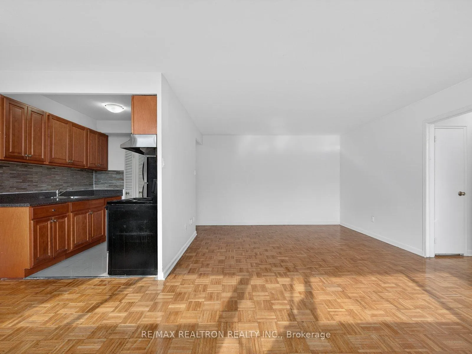 Photo 13 of Unit 406, 25 Bedford Road, Toronto, The Annex — HOMEH