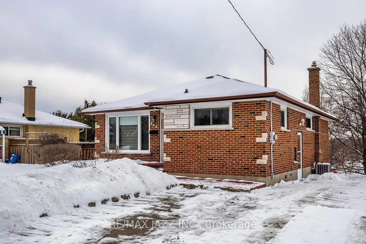 Photo 2 of 444 Elizabeth Street, Oshawa, McLaughlin — HOMEH