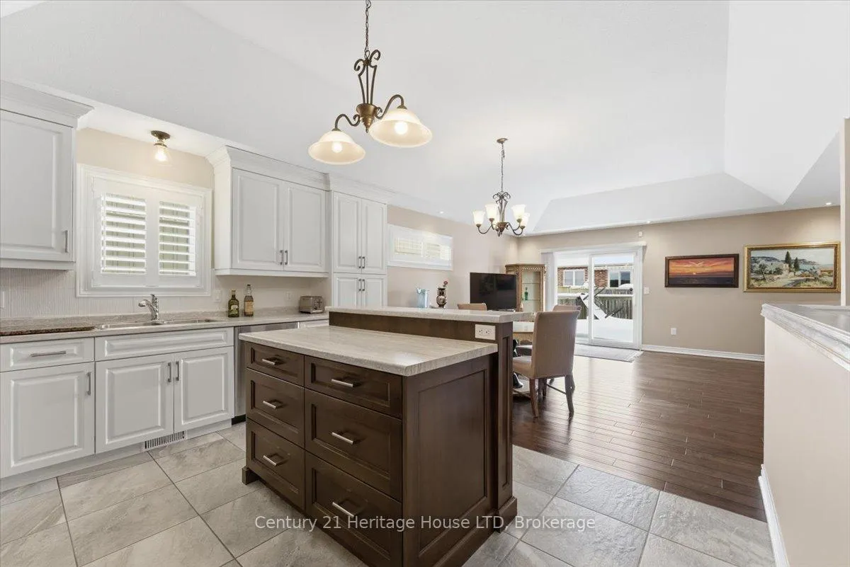 Photo 3 of 125 Clare Avenue, Welland, Coyle Creek — HOMEH