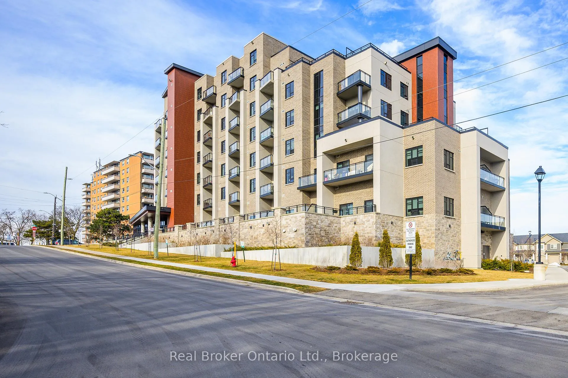 Photo 4 of Unit 107, 30 Hamilton Street S, Hamilton, Waterdown — HOMEH