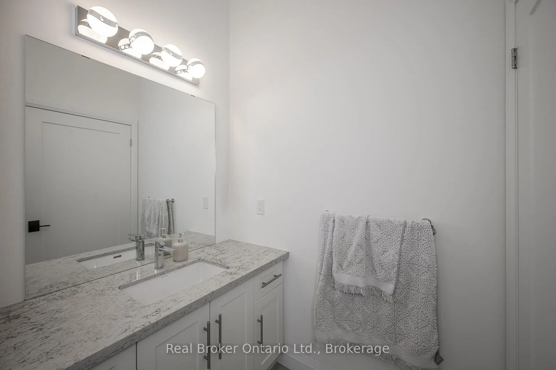 Photo 10 of Unit 107, 30 Hamilton Street S, Hamilton, Waterdown — HOMEH