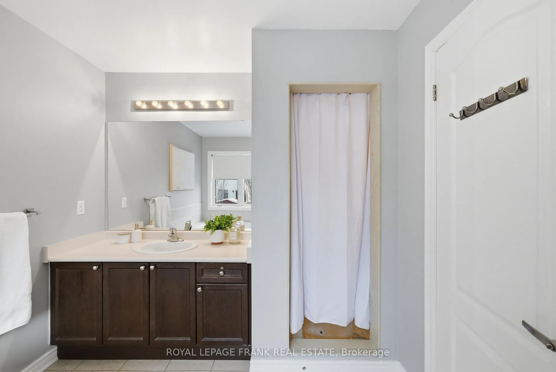 Photo 16 of 30 Westport Drive, Whitby, Pringle Creek — HOMEH