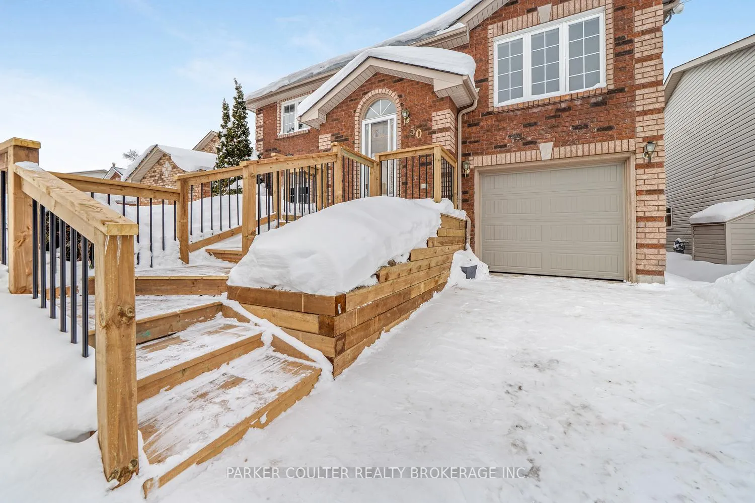 Photo 3 of 50 Wessenger Drive, Barrie, Holly — HOMEH