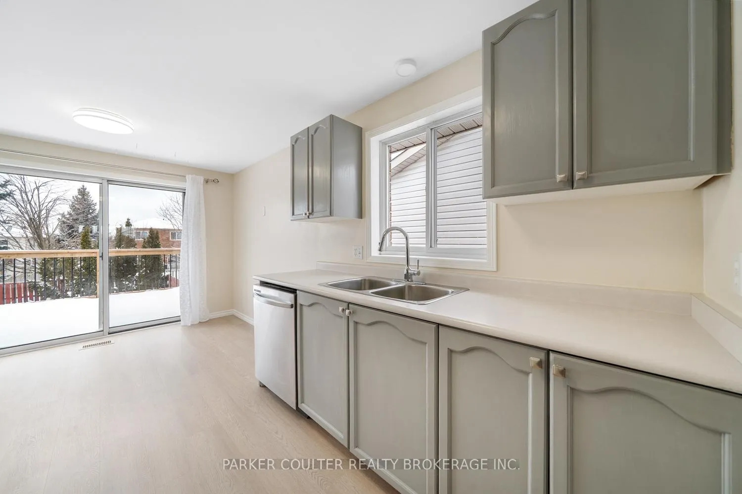 Photo 7 of 50 Wessenger Drive, Barrie, Holly — HOMEH