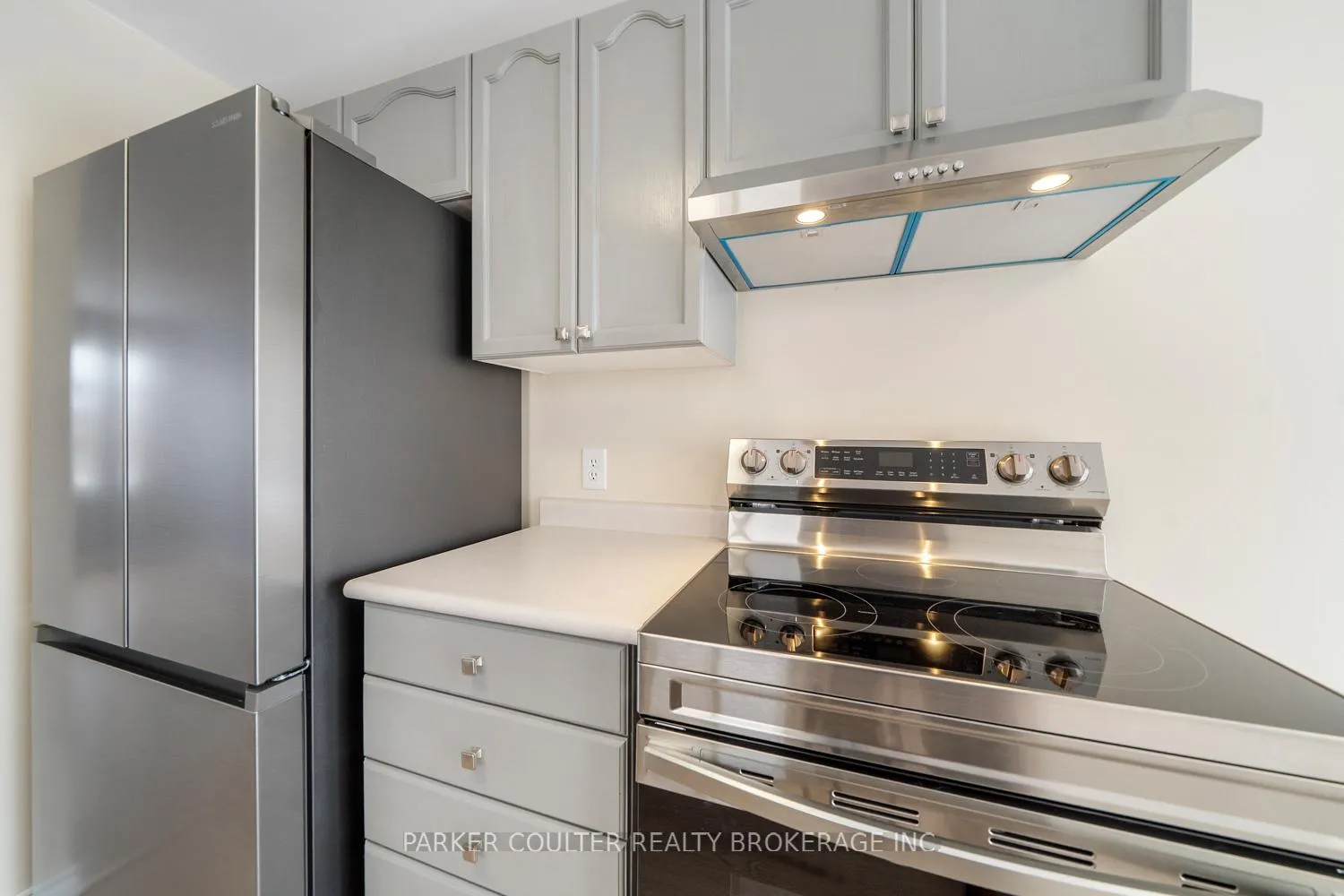 Photo 8 of 50 Wessenger Drive, Barrie, Holly — HOMEH