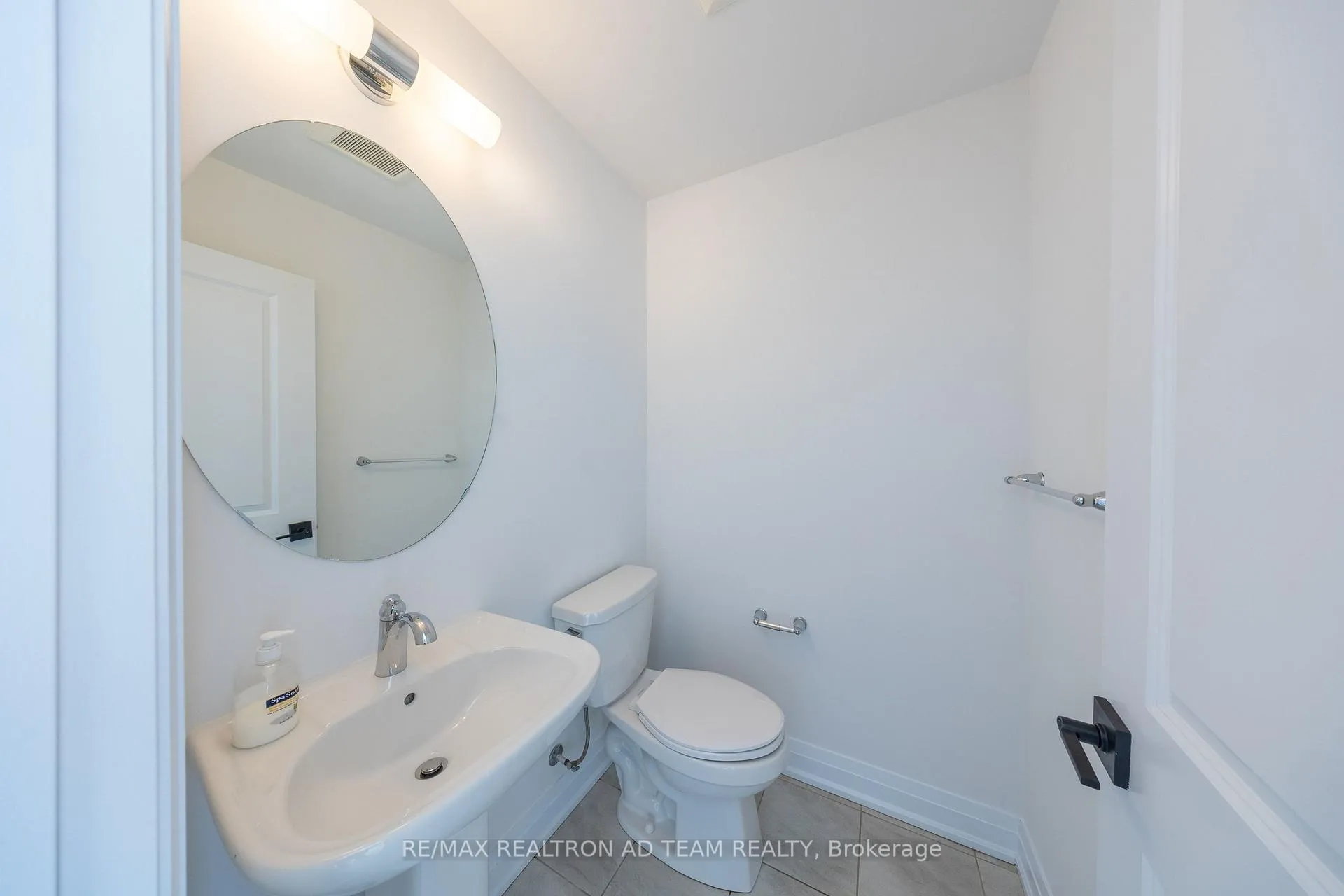 Photo 8 of 972 Crowsnest Hollow Avenue, Pickering, Rural Pickering — HOMEH