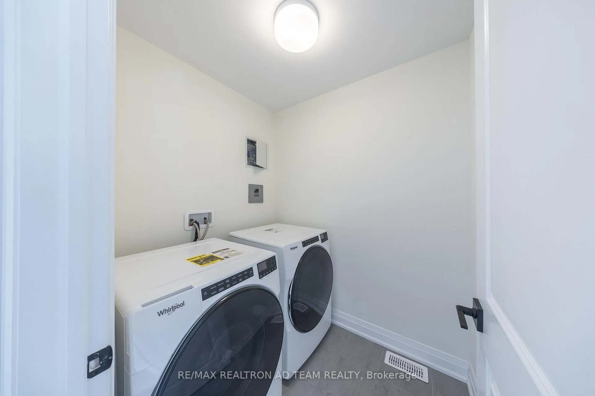 Photo 16 of 972 Crowsnest Hollow Avenue, Pickering, Rural Pickering — HOMEH