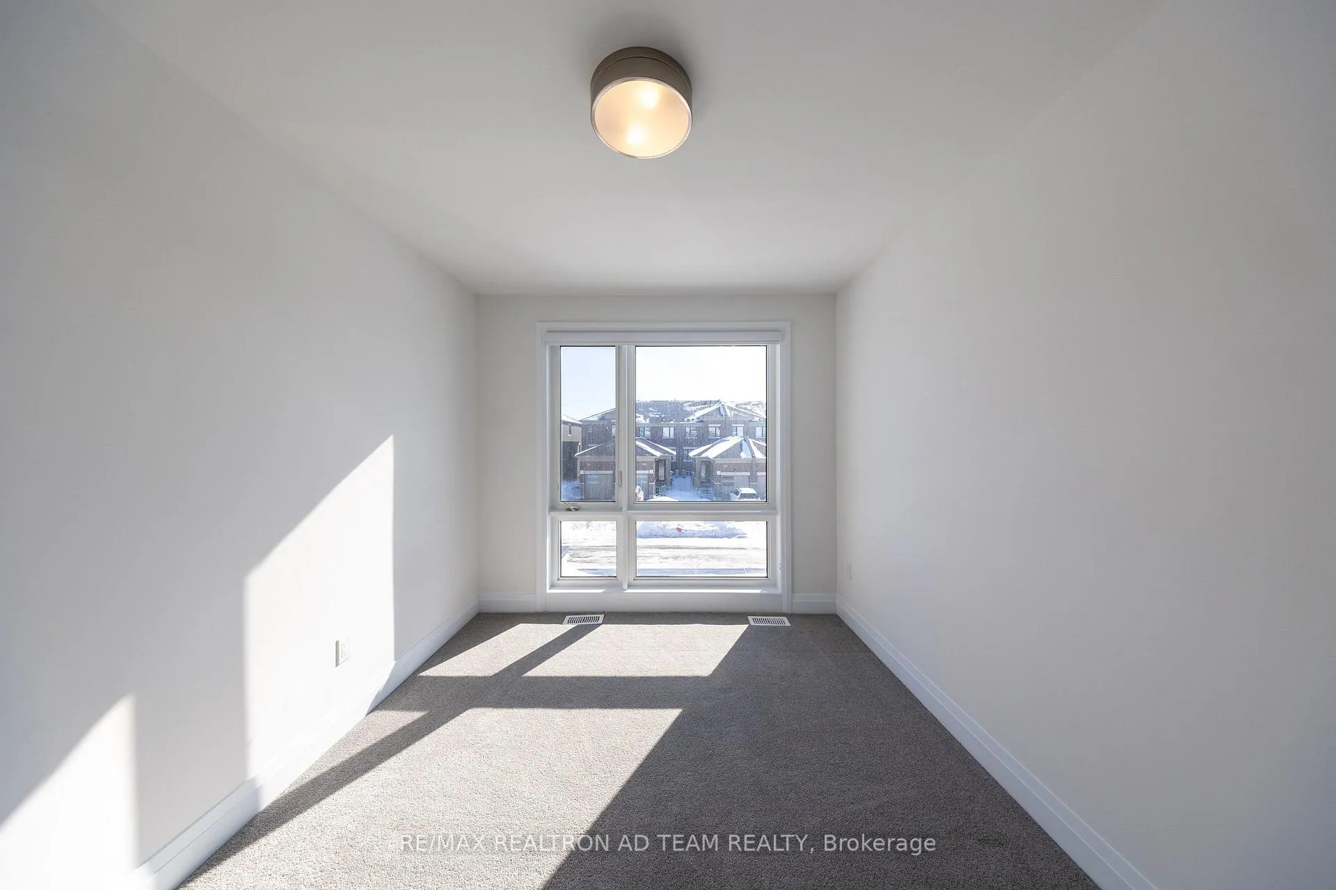 Photo 18 of 972 Crowsnest Hollow Avenue, Pickering, Rural Pickering — HOMEH