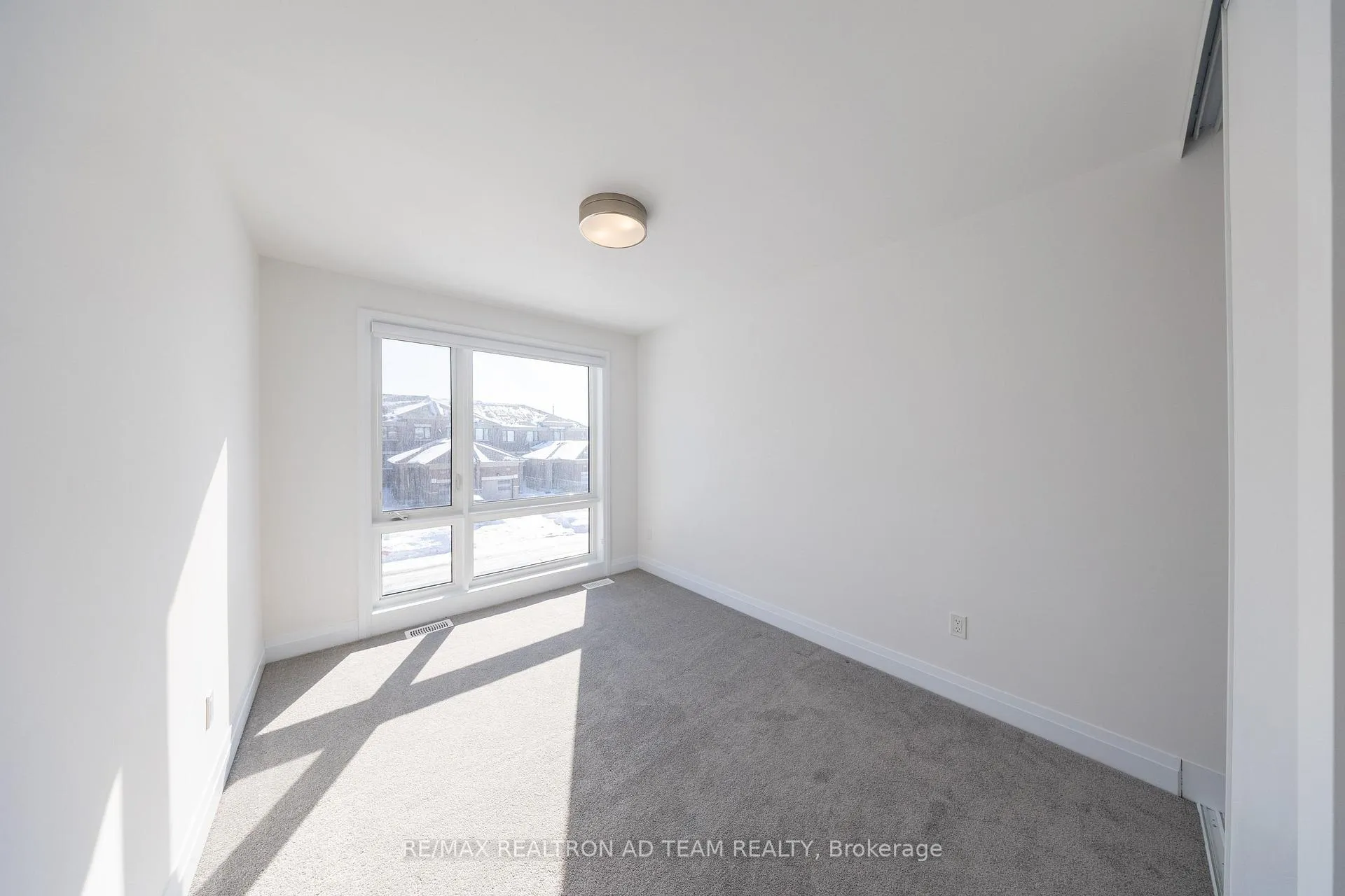 Photo 19 of 972 Crowsnest Hollow Avenue, Pickering, Rural Pickering — HOMEH