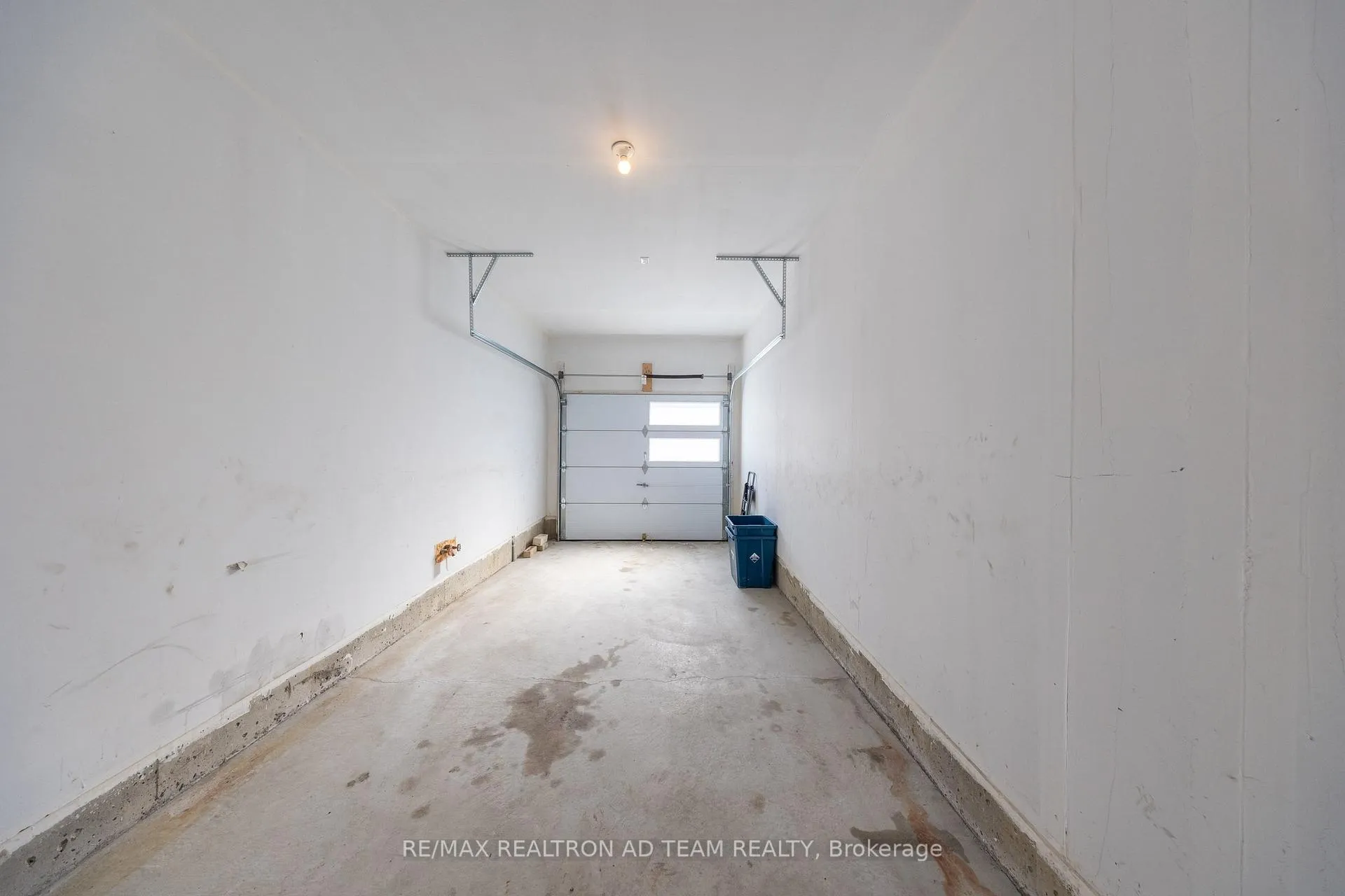 Photo 25 of 972 Crowsnest Hollow Avenue, Pickering, Rural Pickering — HOMEH