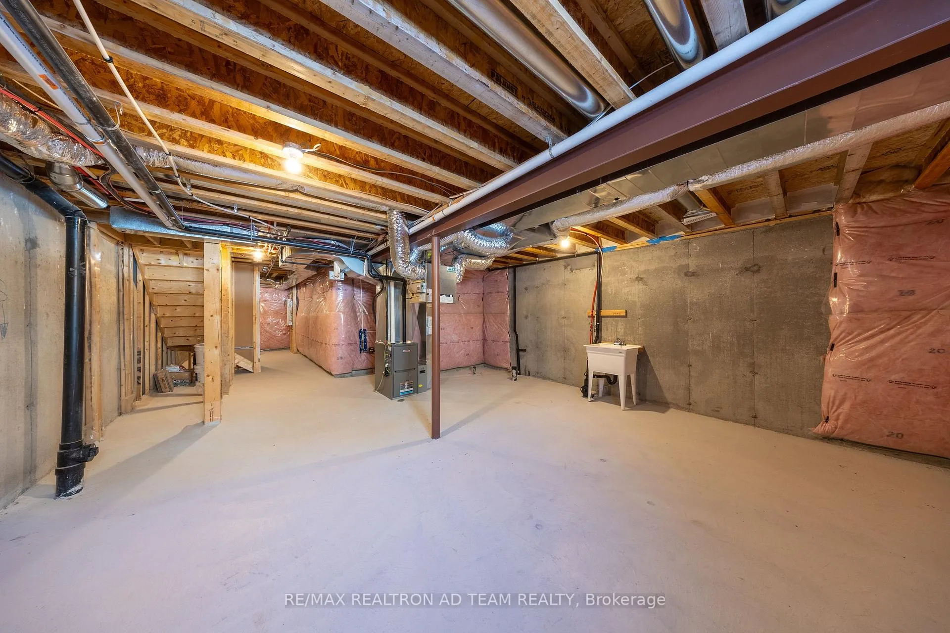 Photo 39 of 972 Crowsnest Hollow Avenue, Pickering, Rural Pickering — HOMEH